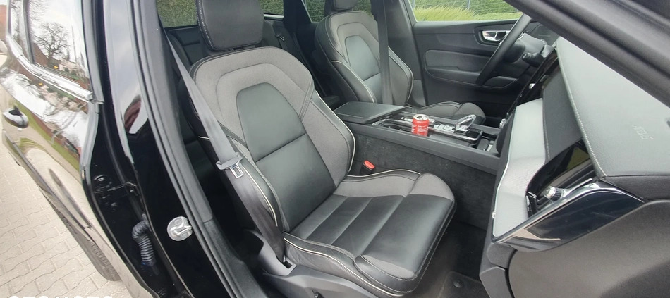 Volvo XC 60 cena 195900 przebieg: 30600, rok produkcji 2022 z Legionowo małe 191